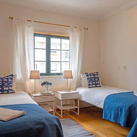 Fuer 5 Personenund 1 Kind In Carcavelos, Regiao De Lisboa Costa Do Estoril