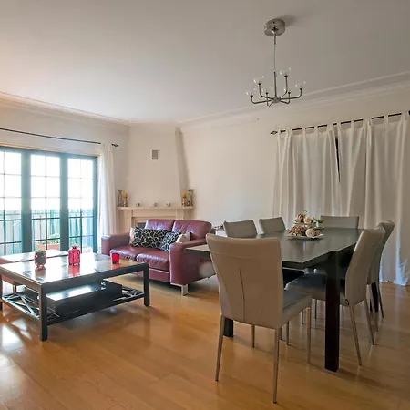 Fuer 5 Personenund 1 Kind In Carcavelos, Regiao De Lisboa Costa Do Estoril