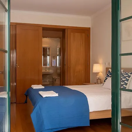 Fuer 5 Personenund 1 Kind In Carcavelos, Regiao De Lisboa Costa Do Estoril Apartment *