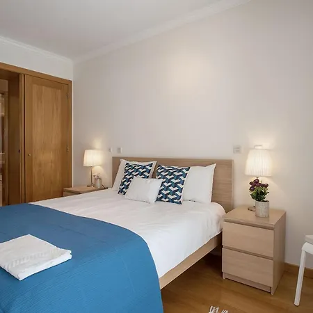 Fuer 5 Personenund 1 Kind In Carcavelos, Regiao De Lisboa Costa Do Estoril *