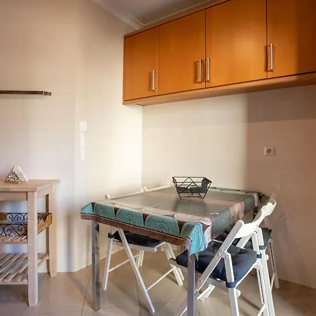 Fuer 5 Personenund 1 Kind In Carcavelos, Regiao De Lisboa Costa Do Estoril Apartment *