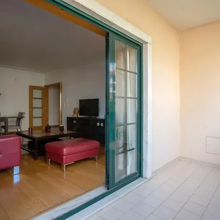 Fuer 5 Personenund 1 Kind In Carcavelos, Regiao De Lisboa Costa Do Estoril * Carcavelos (Lisbon)