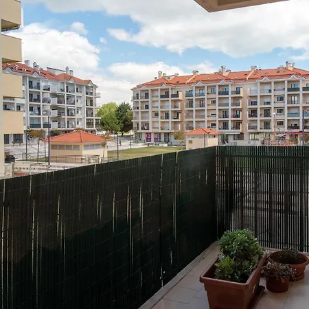Fuer 5 Personenund 1 Kind In Carcavelos, Regiao De Lisboa Costa Do Estoril Apartment